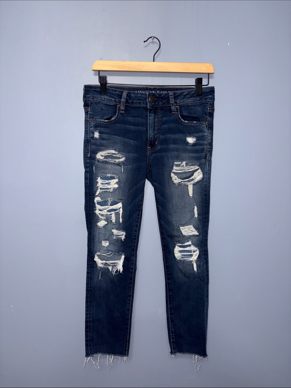 American Eagle β’ Distressed Jeans